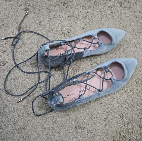 Women Shoes - Picture 3 of 8